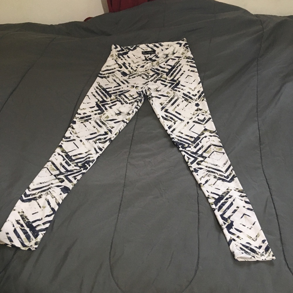 Peony and Me Leggings size small white  - like new